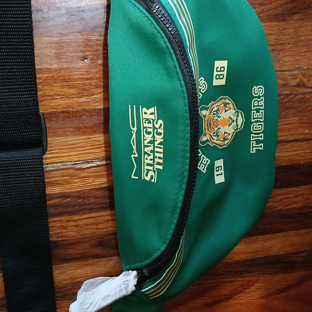 MAC Stranger Things Fanny Pack - Picture 2 of 5